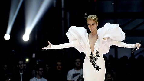 Die bekannte Sängerin Céline Dion geht unter die Modedesigner.