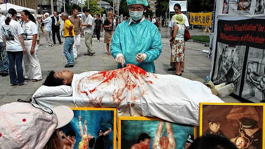 Falun Gong demonstriert gegen Verfolgung in China