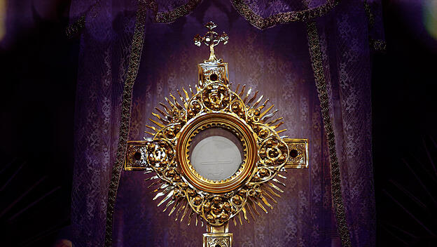 Die Eucharistische Anbetung hat eine besondere Stellung im geistlichen Leben von Autor, Benediktineroblate und Speaker David Craig.