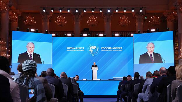 Wladimir Putin bemüht sich um die Gunst der afrikanischen Staatschefs