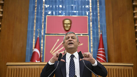 &Ouml;zg&uuml;r &Ouml;zel spaltet die Oppositionspartei CHP
