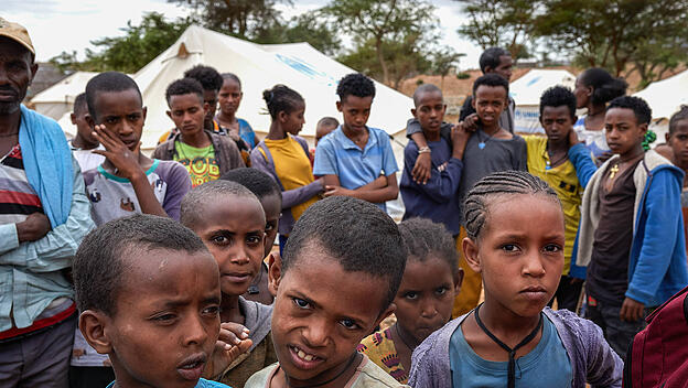 Kinderspeisung in Tigray