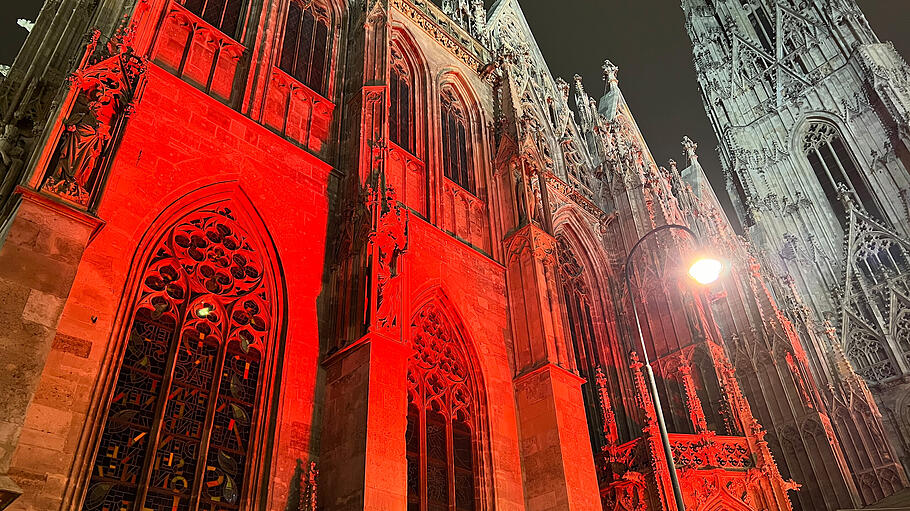 Stephansdom - Am „Red Wednesday“