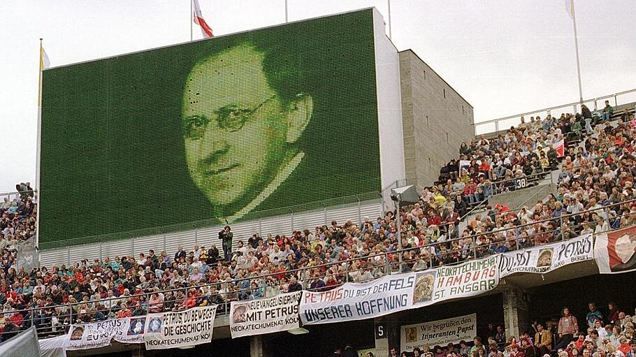 Seligsprechung von Bernhard Lichtenberg im Berliner Olympiastadion 1996