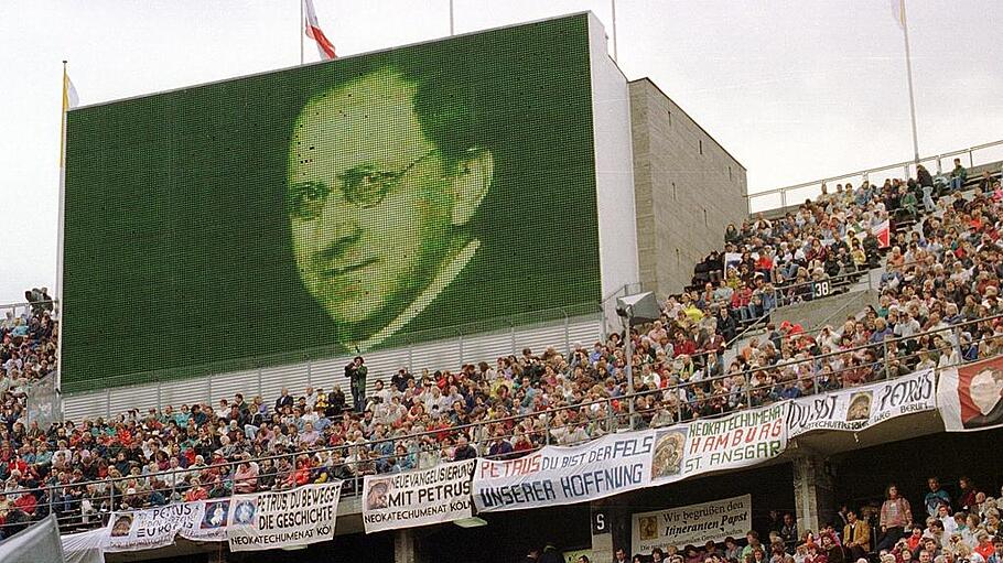 Seligsprechung von Bernhard Lichtenberg  im Berliner Olympiastadion 1996