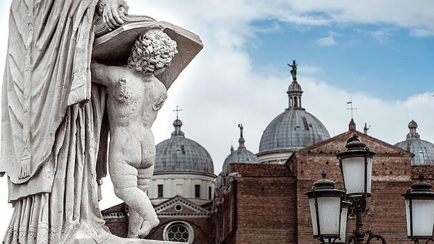 Blick vom Prato della Valle zur Basilika Santa Giustina in Padua