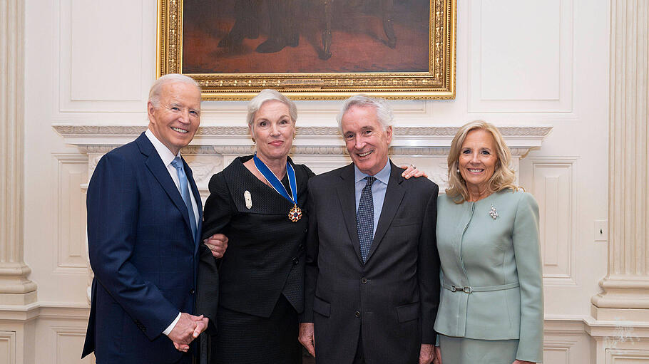 US-Präsident Joe Biden und die First Lady Jill Biden mit Cecile Richards und ihrem Mann Kirk Adams