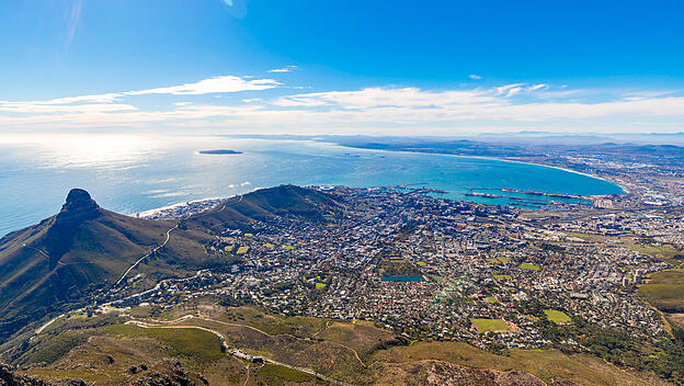 Atemberaubender Blick vom Tafelberg auf Kapstadt und den Atlantik.