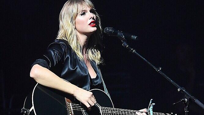 Taylor Swift in Paris