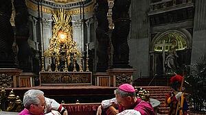 Schließung des Sarges von Papst em. Benedikt XVI.