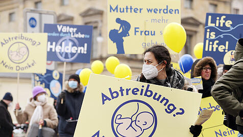 Abtreibungsgegner demonstrieren für Rechte des ungeborenen Lebens