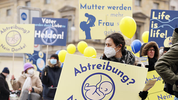 Abtreibungsgegner demonstrieren für Rechte des ungeborenen Lebens