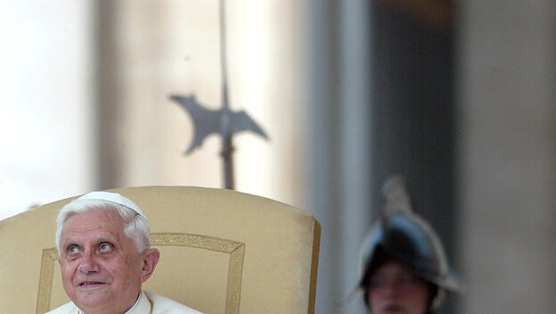 Papst Benedikt bei Generalaudienz im Vatikan