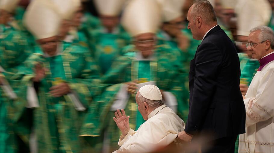 Papst Franziskus feiert Messe mit neuen Kardinälen
