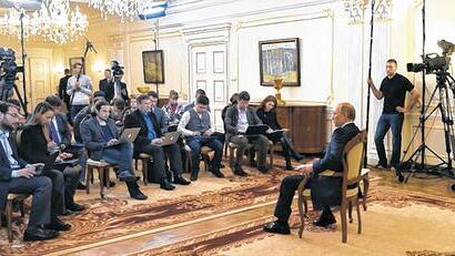 Präsident Putin unterrichtete am Dienstag eingeladene russische Journalisten über sein Vorgehen in der Ukraine