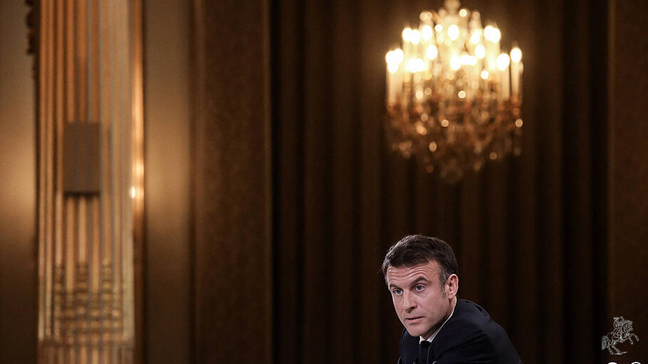 Frankreichs Präsident Macron vollzieht Kurswechsel