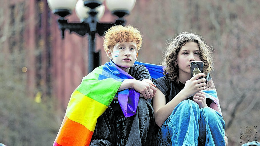 Jugendliche LGBTQ-Flagge