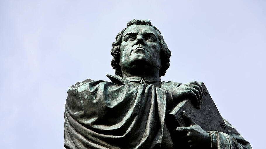 Eisenacher Lutherdenkmal auf dem Karlsplatz in Thüringen.