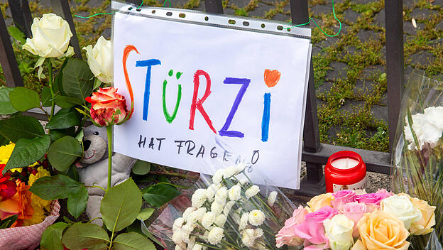 Kranzniederlegung in Mannheim als Reaktion auf den islamistischen Terrorangriff gegen Michael Stürzenberger.