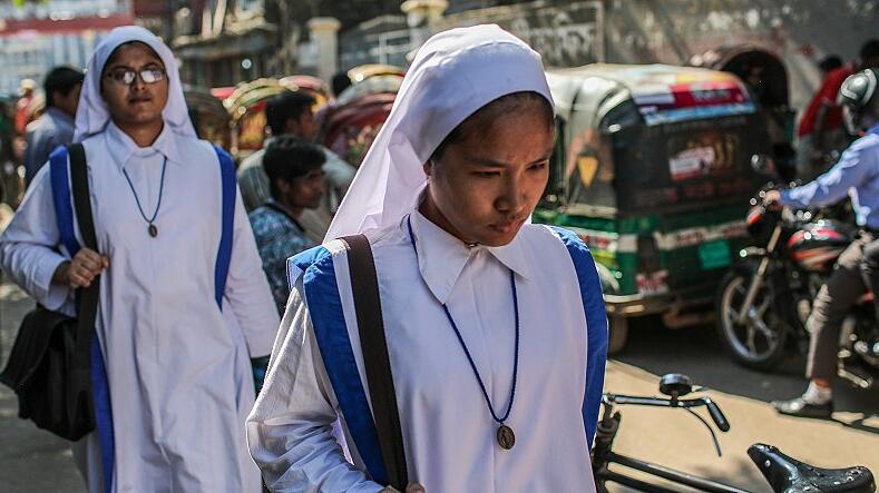 Ordensfrauen in der Stadt