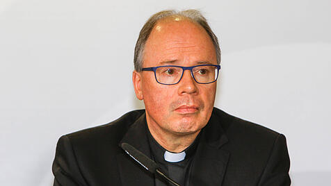 "Karin Weißenfels" klagt gegen Bischof Ackermann