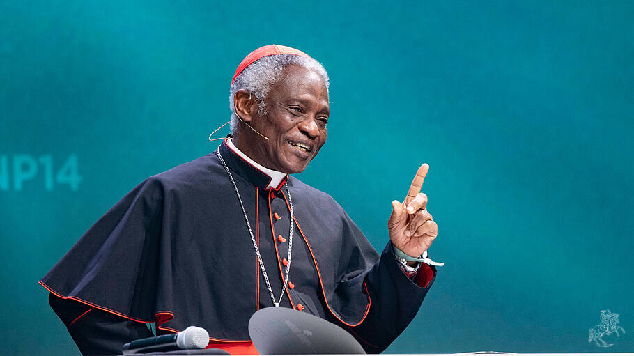 Kardinal Peter TURKSON, haelt die Laudatio fuer Ehrenpreistraeger Prof. Hans Joachim SCHELLNHUBER, Stiftung Deutscher Na