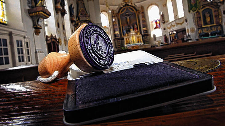 In der Pfarrkirche St. Magnus in Buchenberg können Pilger auf dem schwäbischen Jakobsweg ihre Ausweise abstempeln lassen.