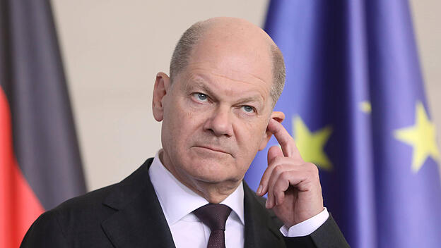 Hörprobleme beim Kanzler Olaf Scholz