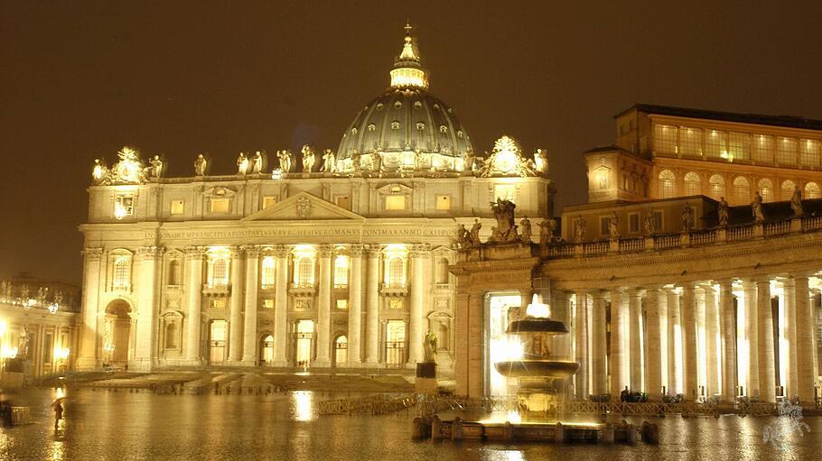 Petersdom bei Nacht,