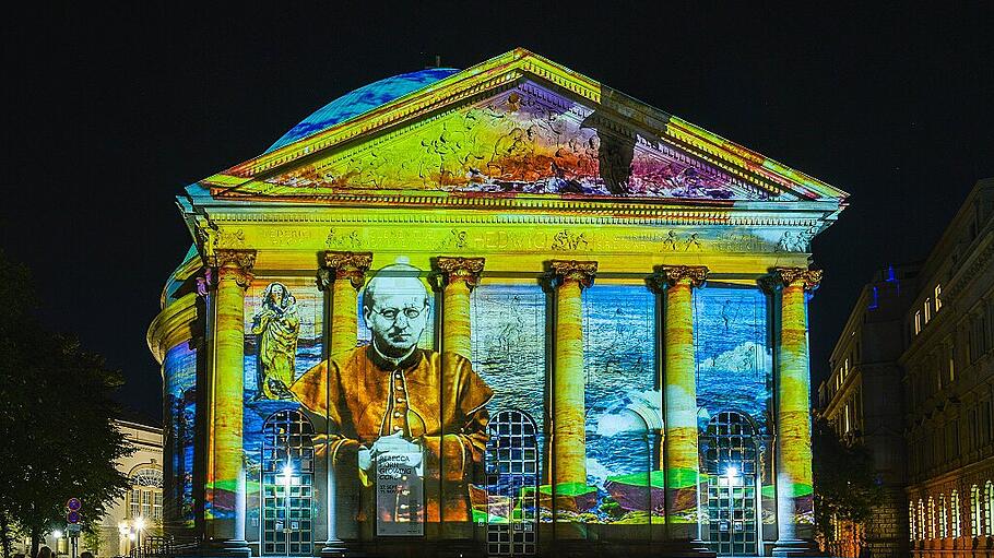 Festival of Lights St Hedwig Kathedrale Bebelplatz Mitte Berlin Deutschland