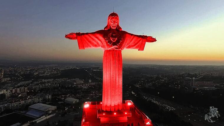 Statue &bdquo;Cristo Rei" in Lissabon