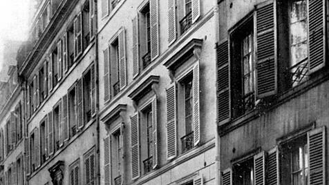 Im H&ocirc;tel d&rsquo;Alsace verbrachte Oscar Wilde seine letzten Lebensjahre. Bis heute suchen dort K&uuml;nstler nach Spuren des gro&szlig;en Geistes.