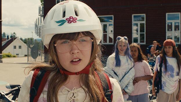 Filmszene aus „Dancing Queen“ zeigt Hauptperson Mina im Porträt
