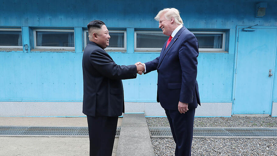 US-Präsident Trump besucht Korea