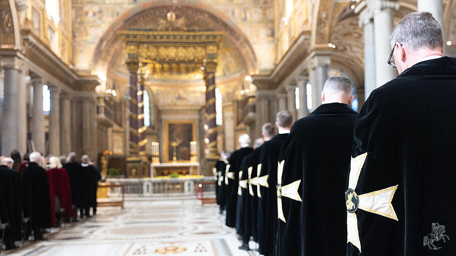 Rund 500 Ritter und Damen des St. Georgs-Ordens feierten mit Kurienkardinal Kurt Koch die Messe in der Weihnachtskirche Roms, Santa Maria Maggiore.