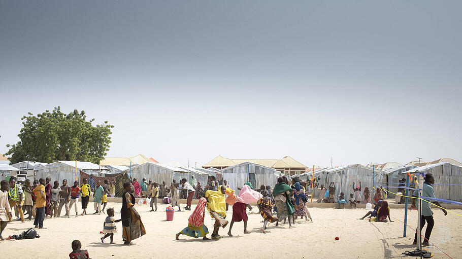 Kinder im Fluechtlingslagers, Teachers Village, in Nigeria, Maiduguri