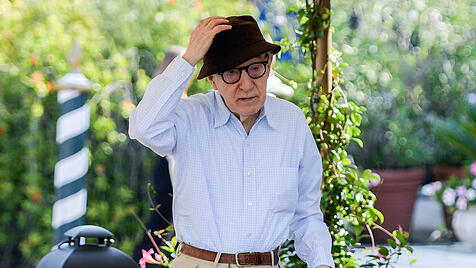 Woody Allen streifte mit seinem bewegten Privatleben immer wieder den Skandal, seinem Rang als Regisseur konnte das bis heute nichts anhaben.