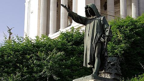 Statue von Cola di Rienzo beim "Altar des Vaterlands"