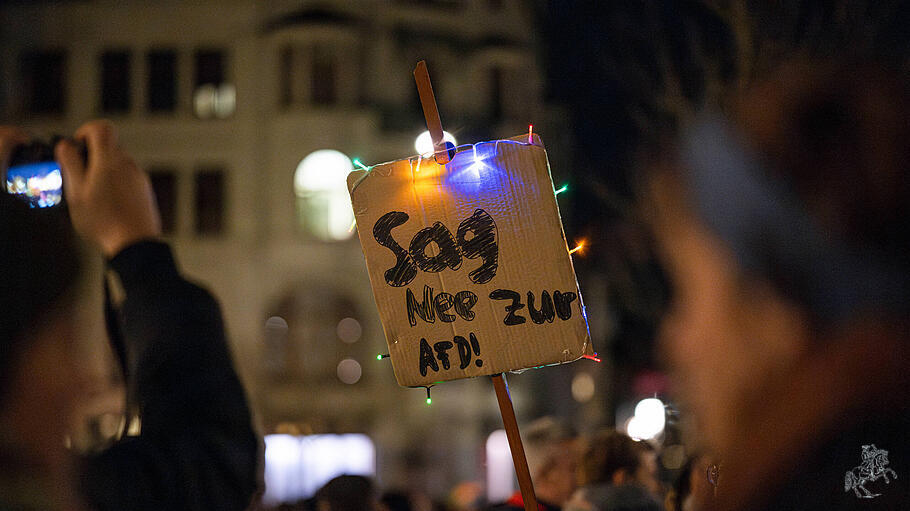 Weimar: Die Versammlung unter dem Motto Nie wieder ist jetzt! - Weimar gegen Faschismus und f&uuml;r Demokratie!