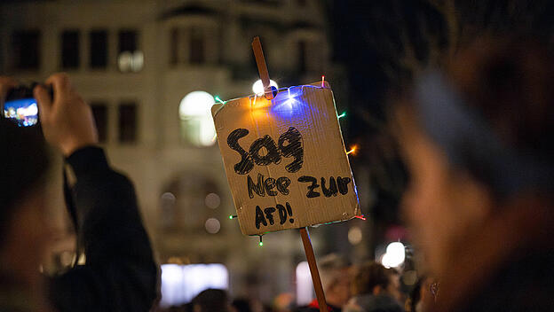 Weimar: Die Versammlung unter dem Motto Nie wieder ist jetzt! - Weimar gegen Faschismus und f&uuml;r Demokratie!