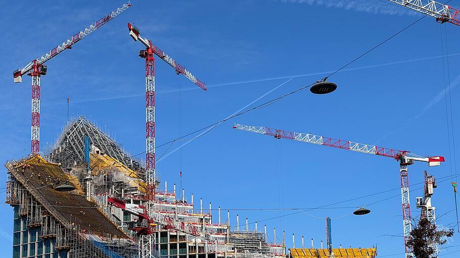 Auch moderne Architektur sollte bei aller Freiheit in Stil und Konstruktion immer auf den Menschen bezogen sein. Verliert sie diesen im Kern altruistischen Gedanken aus dem Blick, wird sie ihrer Verantwortung f&uuml;r das Gemeinwesen nicht mehr gerecht.