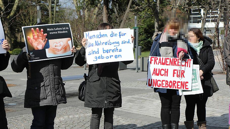 Abtreibungsgegner protestieren vor Beratungsstelle