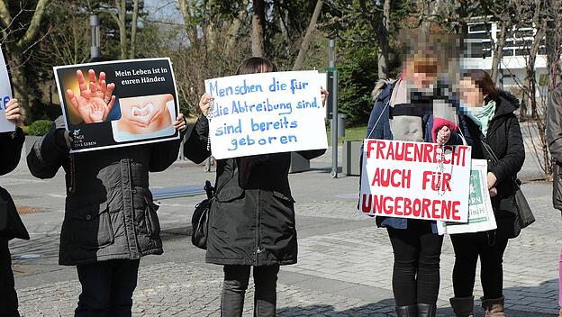 Abtreibungsgegner protestieren vor Beratungsstelle