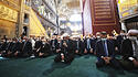 Erdogan eröffnete  selbst das Freitagsgebet mit einer Koranrezitation
