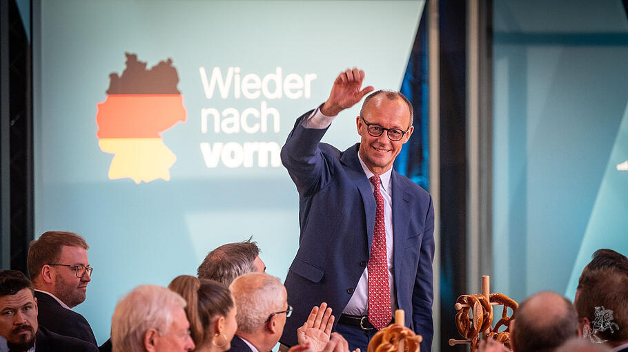 Friedrich Merz beim Weißwurstfrühstück in der Briloner Schützenhalle