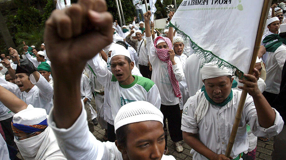 Muslime protestieren gegen Playboy in Indonesien