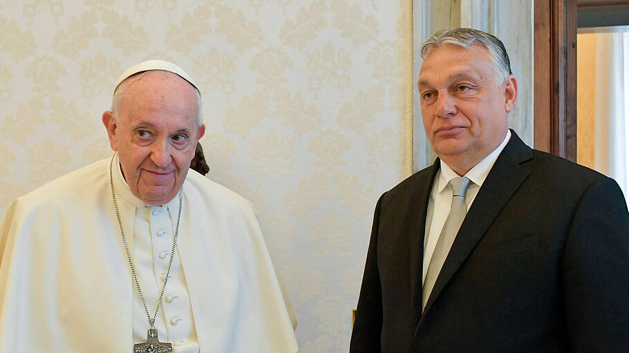Franziskus mit Viktor Orban in Rom