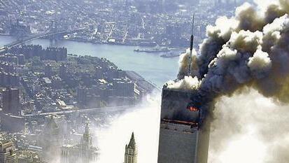 New York brennt nach den Angriffen am 11. September 2001