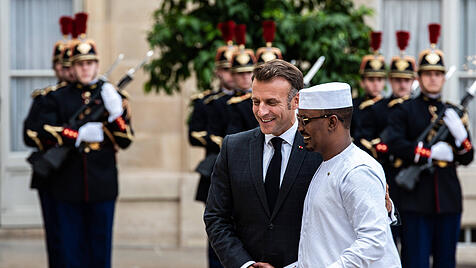 Frankreichs Präsident Emmanuel Macron empfängt den Präsidenten des Tschad, Mahamat Idriss Déby Itno
