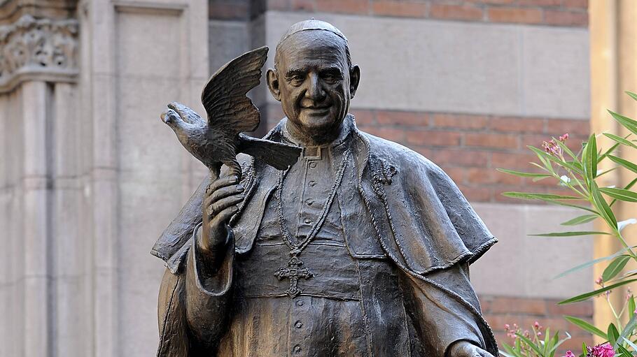 Statue von Papst Johannes XXIII.
